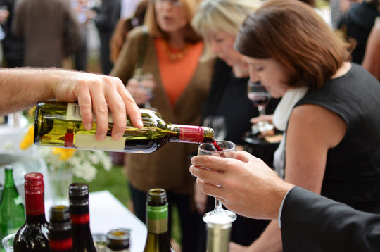 WineTasting.16.jpg__PID:eb8eda36-8722-4d73-9e91-321262e1936f